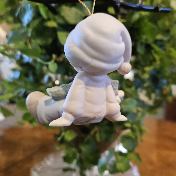 Enesco Precious Moments Ornament Figurine "Don't Let the Holidays Get You Down" - Picture 3 of 4